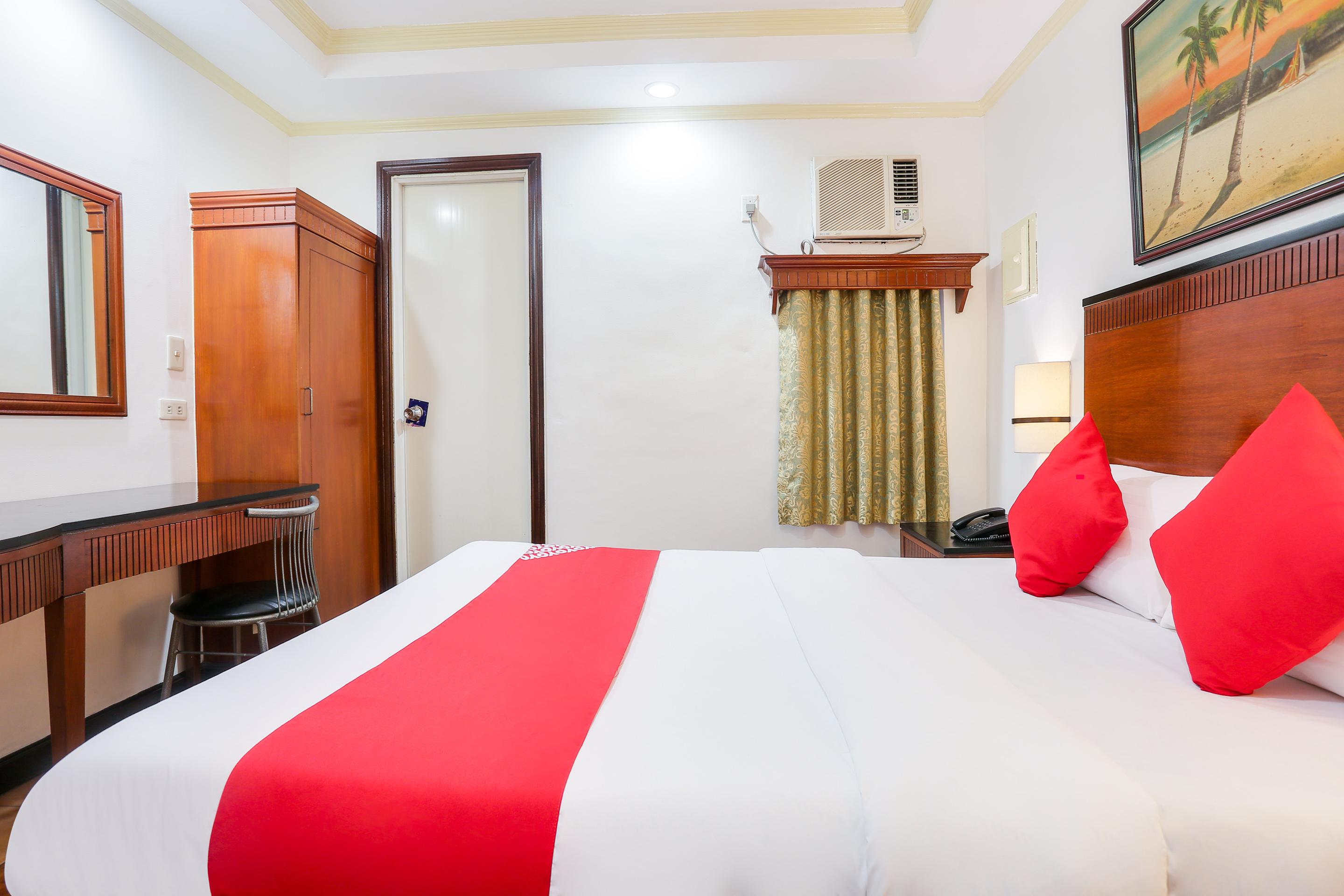 OYO 406 Royal Parc Inn&Suites Quezon City Extérieur photo