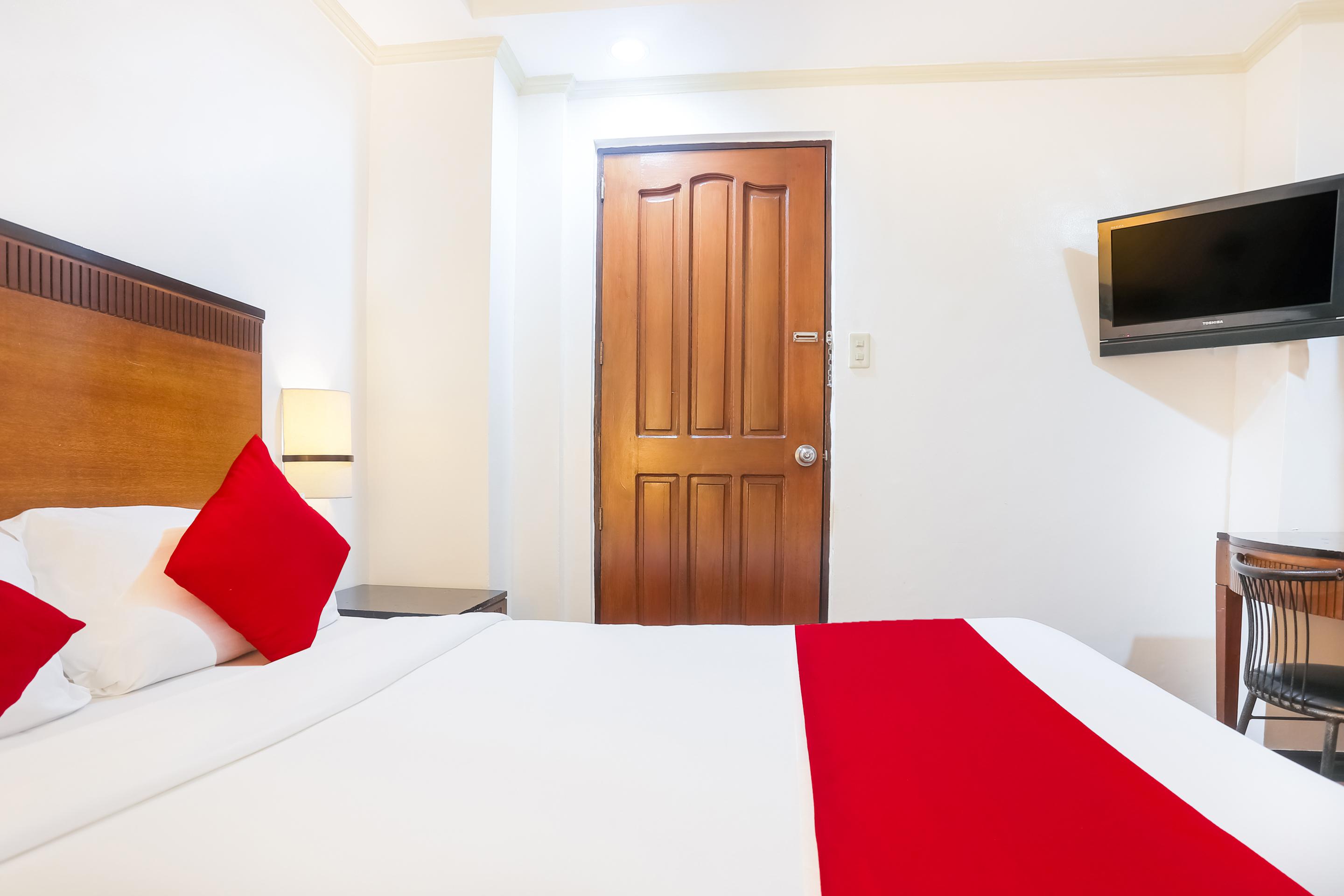OYO 406 Royal Parc Inn&Suites Quezon City Extérieur photo