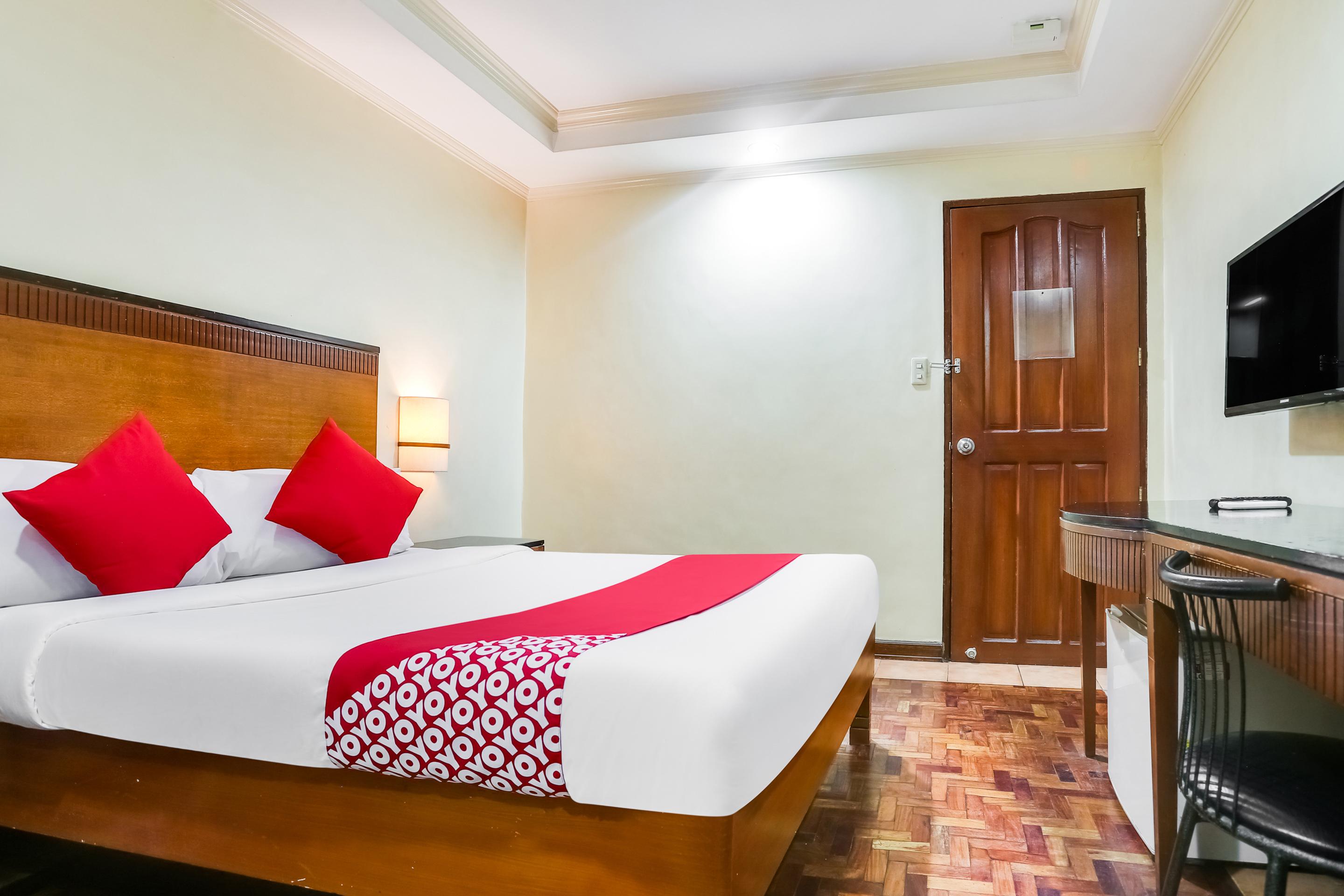 OYO 406 Royal Parc Inn&Suites Quezon City Extérieur photo