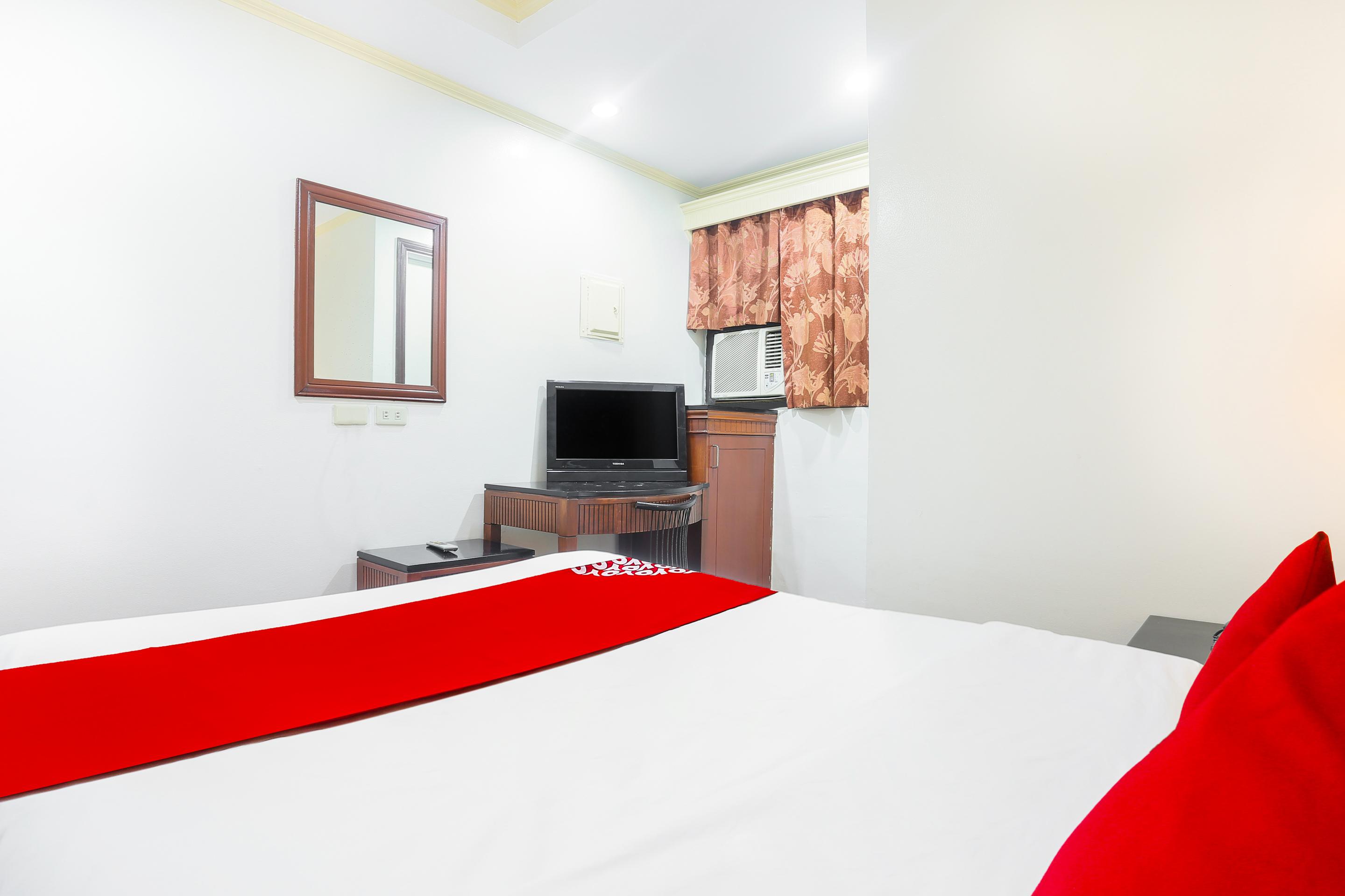OYO 406 Royal Parc Inn&Suites Quezon City Extérieur photo